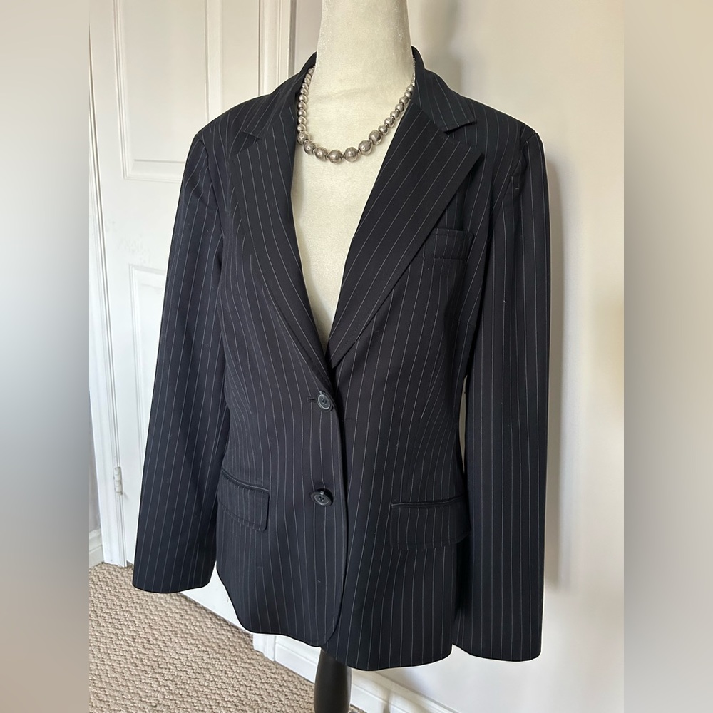 Liz Claiborne Villager navy pinstripe blazer size 12